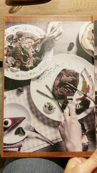 玫瑰聚 Rose to Table:玫瑰聚 Rose to Table-巷弄內也能挖到寶 寬敞明亮的空間 搭配上精緻美味的餐點 不用花大把鈔票就能擁有高cp值的一餐 讓人想再訪