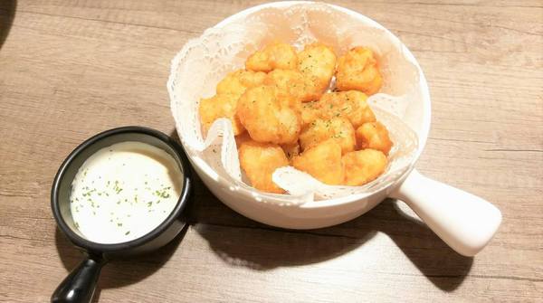 玫瑰聚 Rose to Table:玫瑰聚 Rose to Table-巷弄內也能挖到寶 寬敞明亮的空間 搭配上精緻美味的餐點 不用花大把鈔票就能擁有高cp值的一餐 讓人想再訪