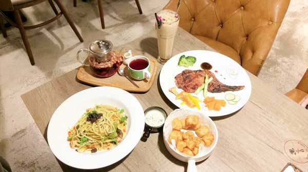 玫瑰聚 Rose to Table:玫瑰聚 Rose to Table-巷弄內也能挖到寶 寬敞明亮的空間 搭配上精緻美味的餐點 不用花大把鈔票就能擁有高cp值的一餐 讓人想再訪