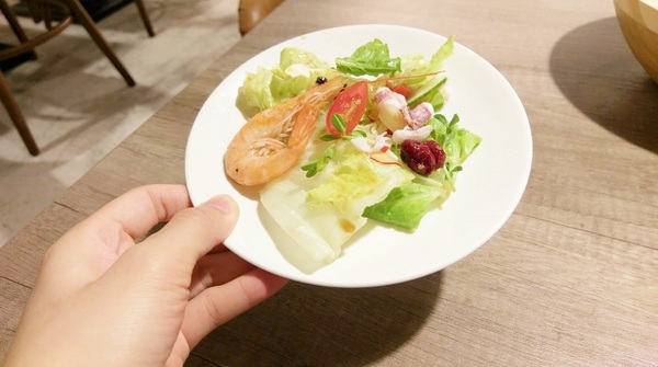 玫瑰聚 Rose to Table:玫瑰聚 Rose to Table-巷弄內也能挖到寶 寬敞明亮的空間 搭配上精緻美味的餐點 不用花大把鈔票就能擁有高cp值的一餐 讓人想再訪