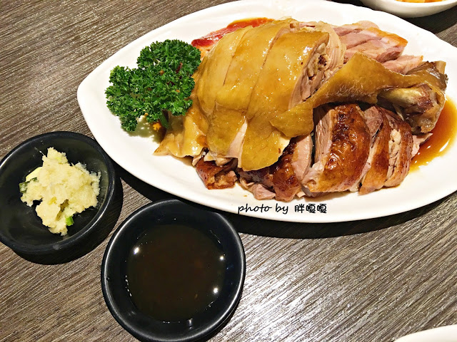 【台中 南屯】品心港式飲茶👉👉👉公益路上,環境舒服,有推車服務,餐點無雷,還有爆炸好吃的黃金流沙包,你不來吃吃看真的會後悔哦~~