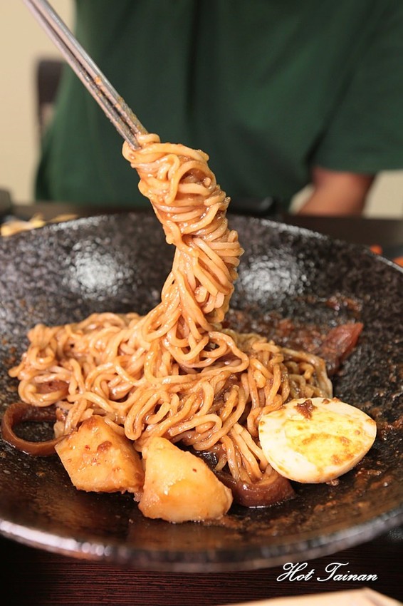 【台南美食】這裡有間韓國料理好吃價格又親民！點套餐還可以直接打九折：韓善宮韓式料理 - 熱血玩台南。跳躍新世界