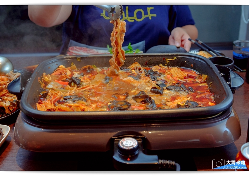 台北民生社區川菜名店,一品言巴渝特色餐館,招牌一品言重慶烤魚,麻辣鮮香,辣得過癮,多人聚餐推薦麻辣小龍蝦，肥厚超彈牙！台北松山區川菜推薦,台北松山區重慶烤魚推薦, - 大胃米粒 DAVID &