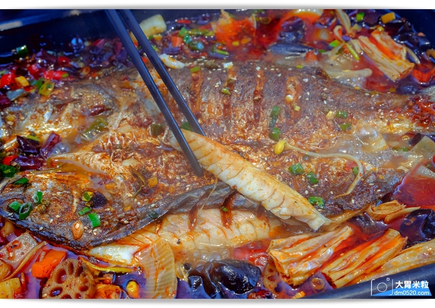 台北民生社區川菜名店,一品言巴渝特色餐館,招牌一品言重慶烤魚,麻辣鮮香,辣得過癮,多人聚餐推薦麻辣小龍蝦，肥厚超彈牙！台北松山區川菜推薦,台北松山區重慶烤魚推薦, - 大胃米粒 DAVID &