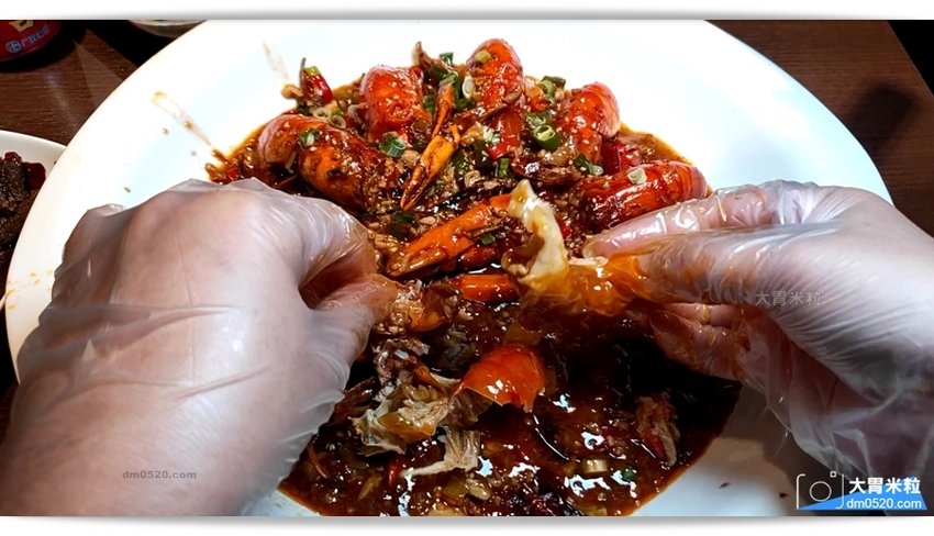 台北民生社區川菜名店,一品言巴渝特色餐館,招牌一品言重慶烤魚,麻辣鮮香,辣得過癮,多人聚餐推薦麻辣小龍蝦，肥厚超彈牙！台北松山區川菜推薦,台北松山區重慶烤魚推薦, - 大胃米粒 DAVID &