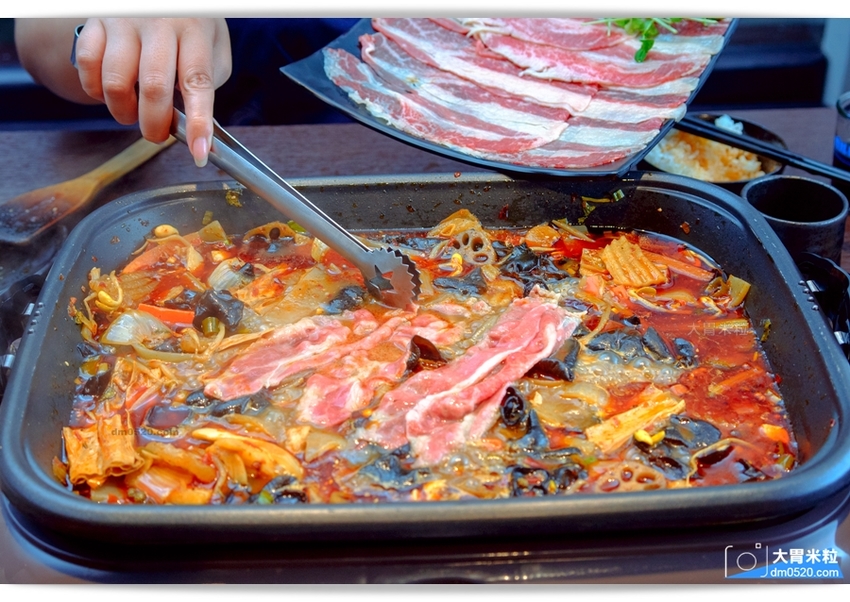 台北民生社區川菜名店,一品言巴渝特色餐館,招牌一品言重慶烤魚,麻辣鮮香,辣得過癮,多人聚餐推薦麻辣小龍蝦，肥厚超彈牙！台北松山區川菜推薦,台北松山區重慶烤魚推薦, - 大胃米粒 DAVID &