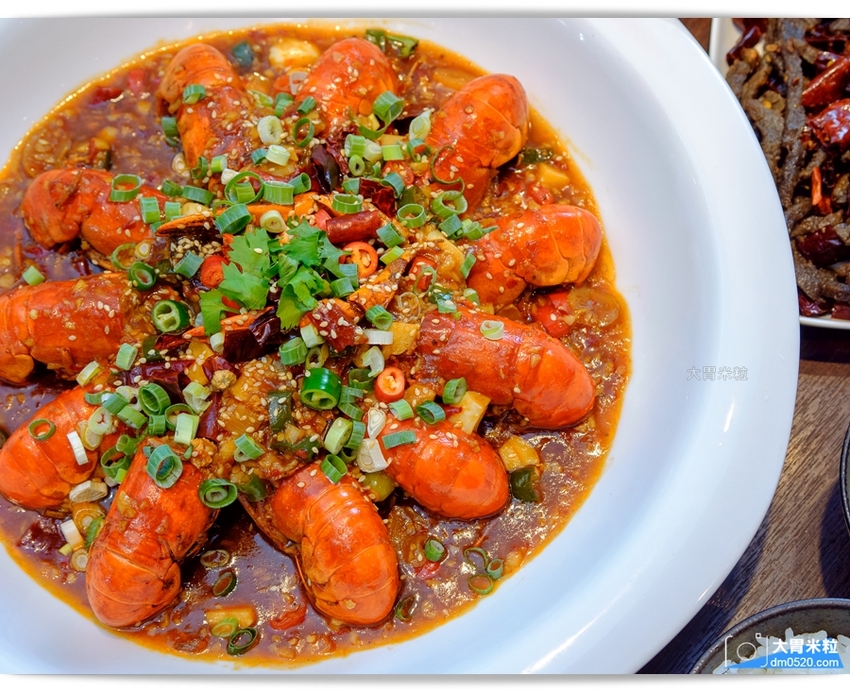 台北民生社區川菜名店,一品言巴渝特色餐館,招牌一品言重慶烤魚,麻辣鮮香,辣得過癮,多人聚餐推薦麻辣小龍蝦，肥厚超彈牙！台北松山區川菜推薦,台北松山區重慶烤魚推薦, - 大胃米粒 DAVID &