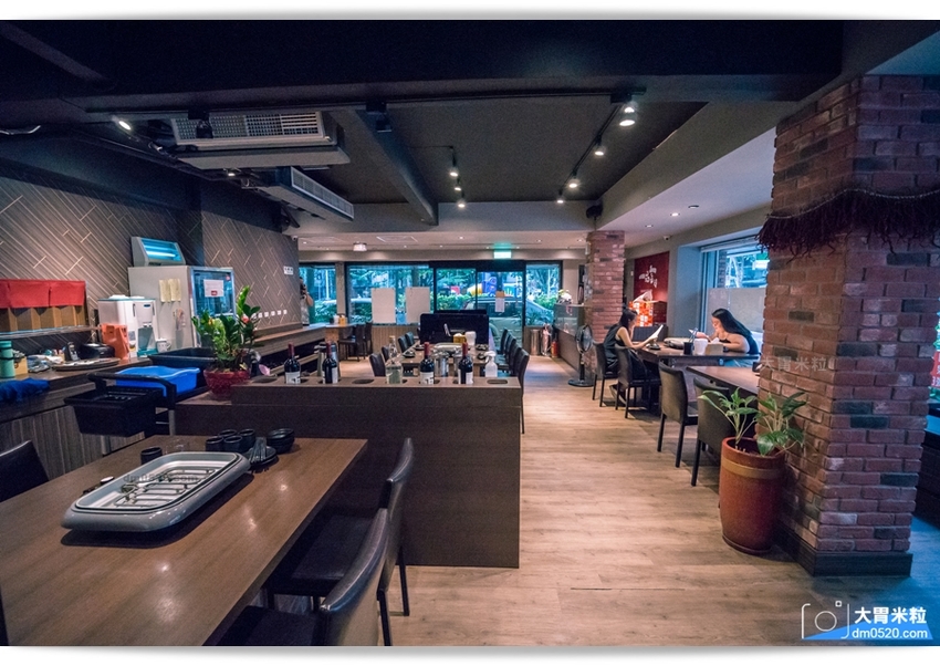 台北民生社區川菜名店,一品言巴渝特色餐館,招牌一品言重慶烤魚,麻辣鮮香,辣得過癮,多人聚餐推薦麻辣小龍蝦，肥厚超彈牙！台北松山區川菜推薦,台北松山區重慶烤魚推薦, - 大胃米粒 DAVID &