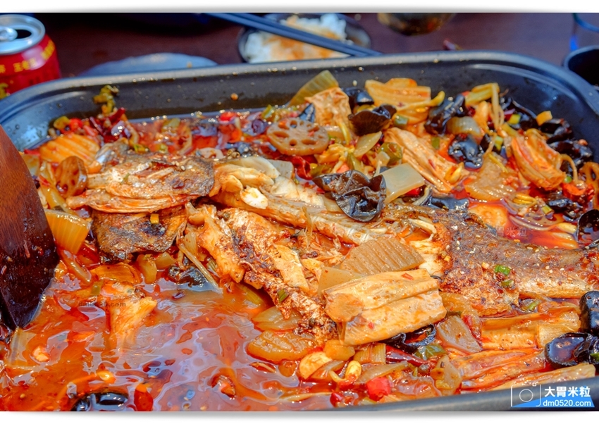 台北民生社區川菜名店,一品言巴渝特色餐館,招牌一品言重慶烤魚,麻辣鮮香,辣得過癮,多人聚餐推薦麻辣小龍蝦，肥厚超彈牙！台北松山區川菜推薦,台北松山區重慶烤魚推薦, - 大胃米粒 DAVID &