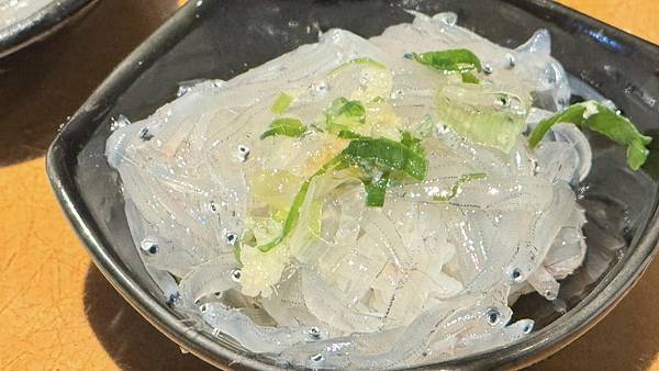 散壽司震到天靈蓋!金魚日本料理讓我吃到嘴角上揚,1000出頭 散壽司震到天靈蓋!金魚日本料理讓我吃到嘴角上揚,1000出頭