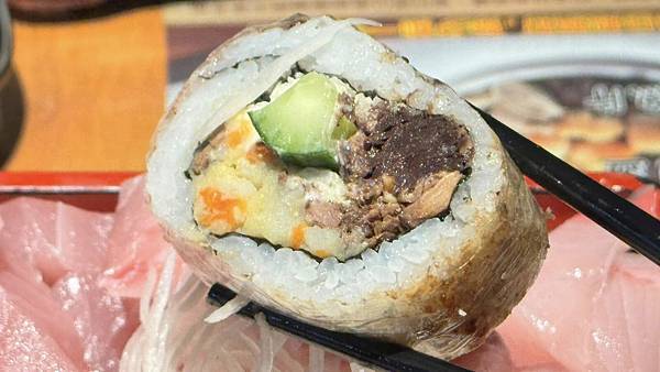 散壽司震到天靈蓋!金魚日本料理讓我吃到嘴角上揚,1000出頭 散壽司震到天靈蓋!金魚日本料理讓我吃到嘴角上揚,1000出頭