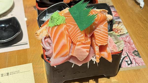 散壽司震到天靈蓋!金魚日本料理讓我吃到嘴角上揚,1000出頭 散壽司震到天靈蓋!金魚日本料理讓我吃到嘴角上揚,1000出頭