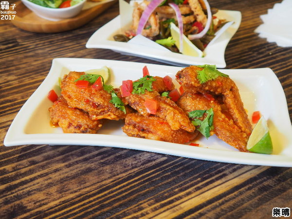 樂晴brunch&pasta：樂晴THE CHING，逢甲美式餐廳，香酥魷魚圈涮嘴~