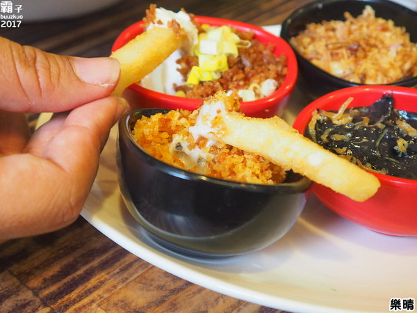 樂晴brunch&pasta：樂晴THE CHING，逢甲美式餐廳，香酥魷魚圈涮嘴~