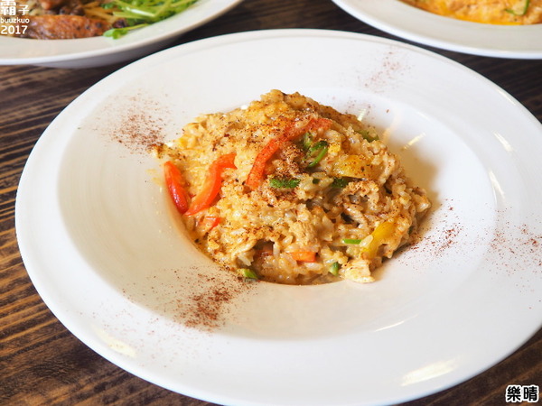 樂晴brunch&pasta：樂晴THE CHING，逢甲美式餐廳，香酥魷魚圈涮嘴~