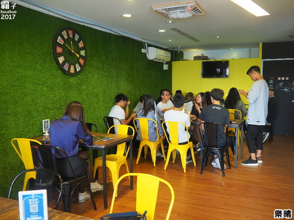 樂晴brunch&pasta：樂晴THE CHING，逢甲美式餐廳，香酥魷魚圈涮嘴~