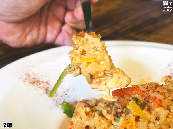 樂晴brunch&pasta：樂晴THE CHING，逢甲美式餐廳，香酥魷魚圈涮嘴~