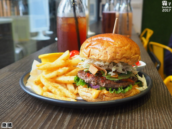 樂晴brunch&pasta：樂晴THE CHING，逢甲美式餐廳，香酥魷魚圈涮嘴~