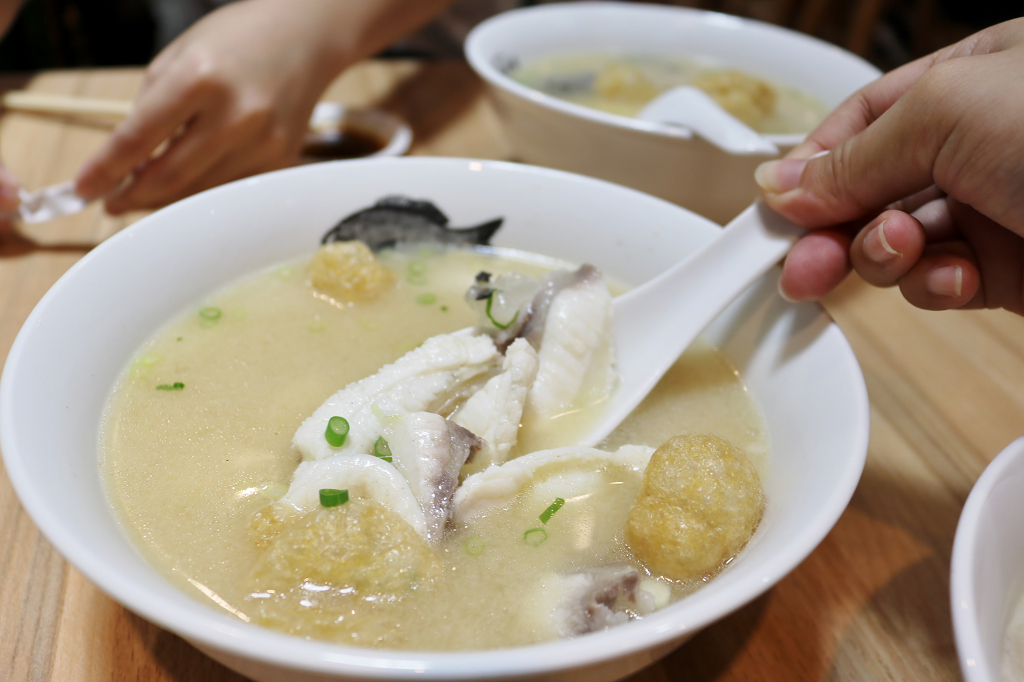 台南｜和興號魚湯 老店新開．台南人的早餐 - 奇奇一起玩樂趣