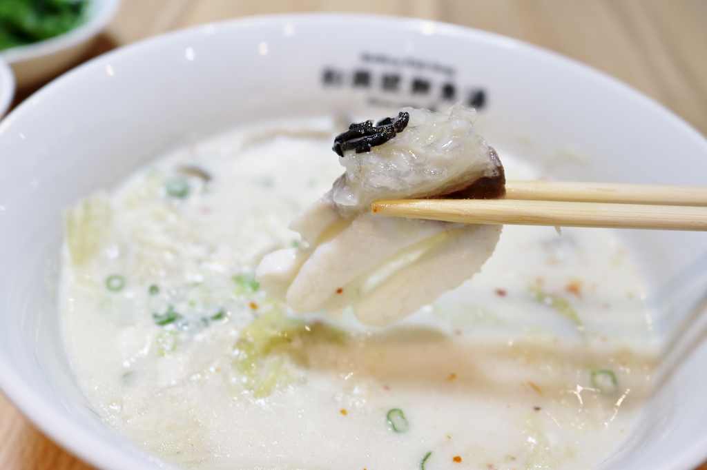 台南｜和興號魚湯 老店新開．台南人的早餐 - 奇奇一起玩樂趣