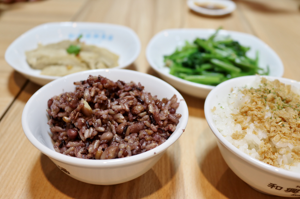 台南｜和興號魚湯 老店新開．台南人的早餐 - 奇奇一起玩樂趣