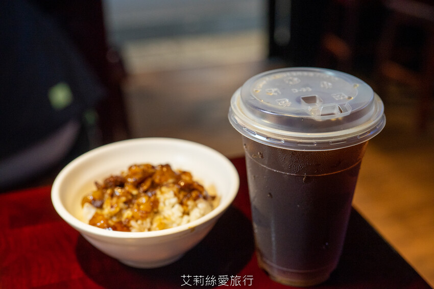 傳承60年巷子內經典美味!台北超人氣排隊魯肉飯,國宴指定國民小吃,一開店就大排大龍,晚來吃不到哦...