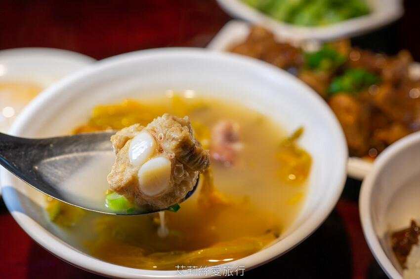 傳承60年巷子內經典美味!台北超人氣排隊魯肉飯,國宴指定國民小吃,一開店就大排大龍,晚來吃不到哦...