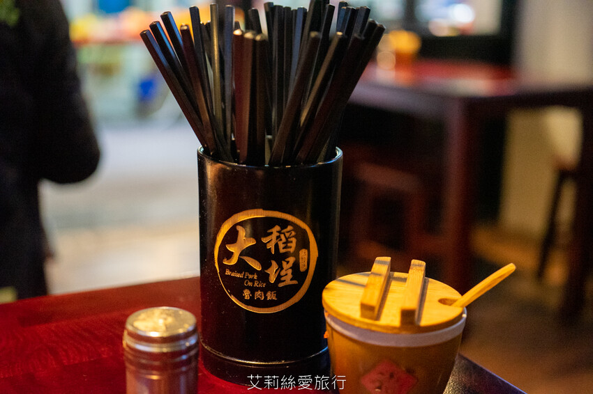 傳承60年巷子內經典美味!台北超人氣排隊魯肉飯,國宴指定國民小吃,一開店就大排大龍,晚來吃不到哦...