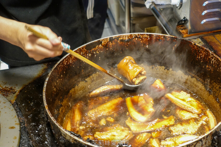 傳承60年巷子內經典美味!台北超人氣排隊魯肉飯,國宴指定國民小吃,一開店就大排大龍,晚來吃不到哦...