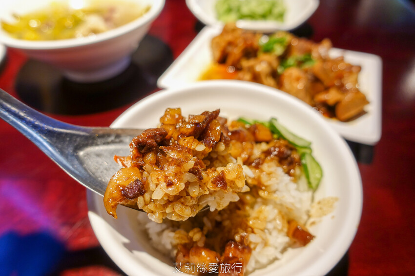 傳承60年巷子內經典美味!台北超人氣排隊魯肉飯,國宴指定國民小吃,一開店就大排大龍,晚來吃不到哦...