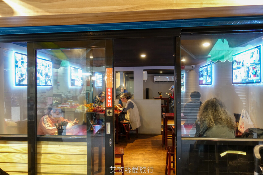 傳承60年巷子內經典美味!台北超人氣排隊魯肉飯,國宴指定國民小吃,一開店就大排大龍,晚來吃不到哦...