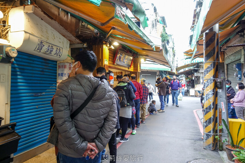 傳承60年巷子內經典美味!台北超人氣排隊魯肉飯,國宴指定國民小吃,一開店就大排大龍,晚來吃不到哦...
