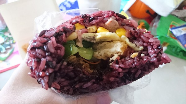 香香飯糰:高雄~香香飯糰~銅板排隊早餐~任選六種配料~葷素皆宜~飯糰任由你做主~