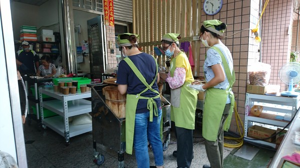 香香飯糰:高雄~香香飯糰~銅板排隊早餐~任選六種配料~葷素皆宜~飯糰任由你做主~