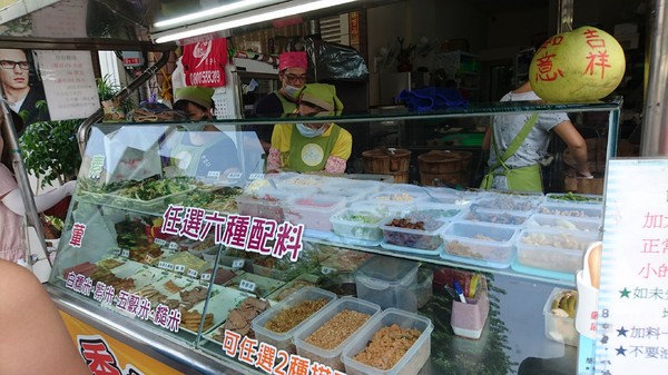 香香飯糰:高雄~香香飯糰~銅板排隊早餐~任選六種配料~葷素皆宜~飯糰任由你做主~