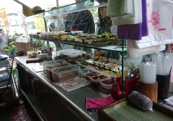 香香飯糰:高雄~香香飯糰~銅板排隊早餐~任選六種配料~葷素皆宜~飯糰任由你做主~