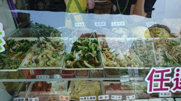 香香飯糰:高雄~香香飯糰~銅板排隊早餐~任選六種配料~葷素皆宜~飯糰任由你做主~