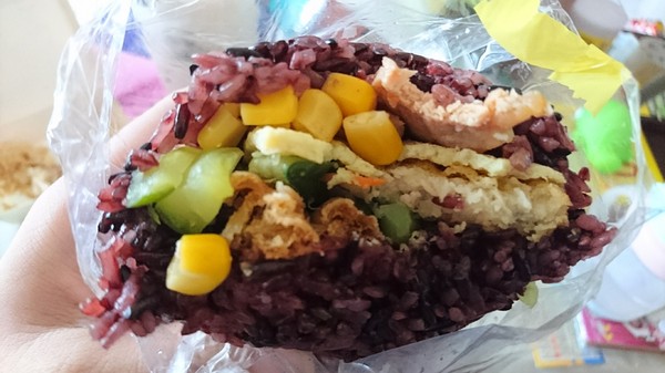 香香飯糰:高雄~香香飯糰~銅板排隊早餐~任選六種配料~葷素皆宜~飯糰任由你做主~