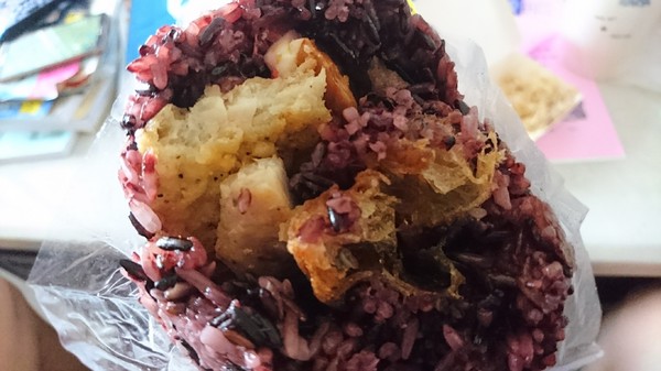 香香飯糰:高雄~香香飯糰~銅板排隊早餐~任選六種配料~葷素皆宜~飯糰任由你做主~