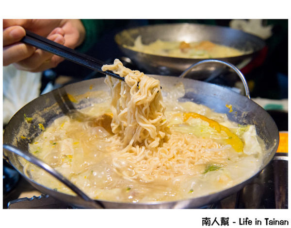 天滿橋日式洋食專賣店 新市概念店:【台南美食】投幣小火鍋|一鍋90元|白飯.麥茶.小菜吃到飽~天滿橋新市概念店