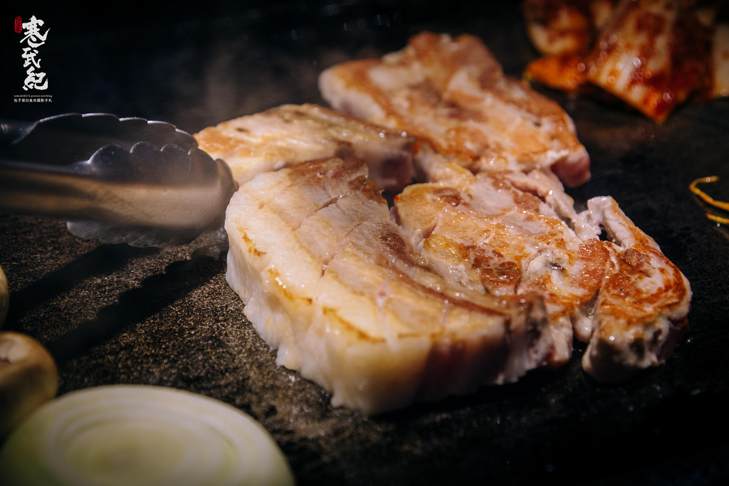 【中肯‧食記】咚咚家dondonga韓式豬肉專賣-忠孝店‧捷運忠孝敦化站｜香草豬配上夢幻伊比利豬‧不輸首爾的正宗韓風烤肉！