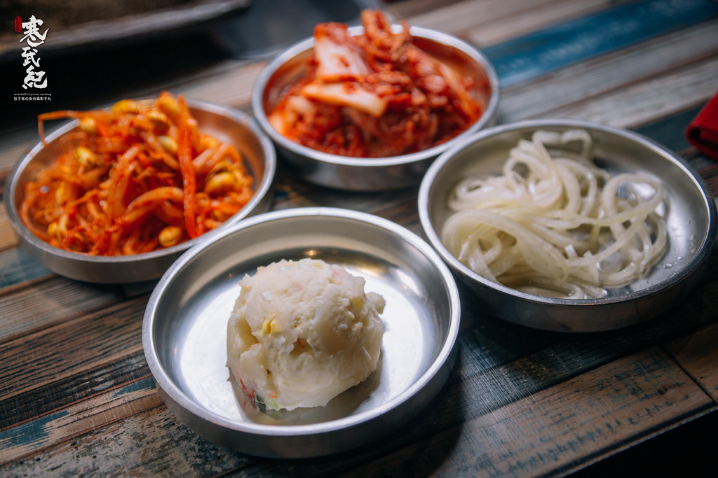 【中肯‧食記】咚咚家dondonga韓式豬肉專賣-忠孝店‧捷運忠孝敦化站｜香草豬配上夢幻伊比利豬‧不輸首爾的正宗韓風烤肉！