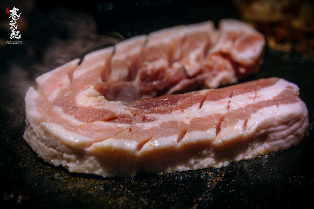 【中肯‧食記】咚咚家dondonga韓式豬肉專賣-忠孝店‧捷運忠孝敦化站｜香草豬配上夢幻伊比利豬‧不輸首爾的正宗韓風烤肉！