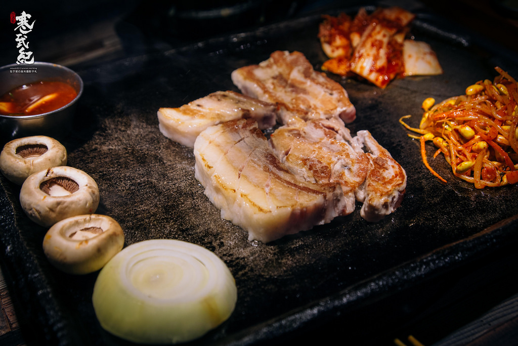 【中肯‧食記】咚咚家dondonga韓式豬肉專賣-忠孝店‧捷運忠孝敦化站｜香草豬配上夢幻伊比利豬‧不輸首爾的正宗韓風烤肉！