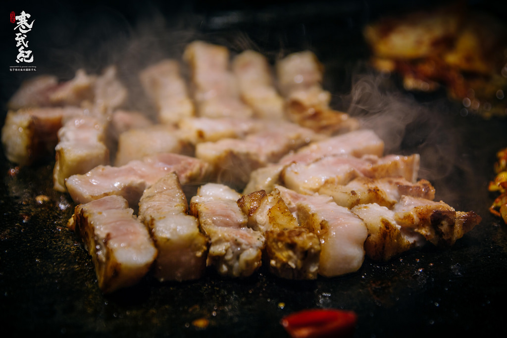 【中肯‧食記】咚咚家dondonga韓式豬肉專賣-忠孝店‧捷運忠孝敦化站｜香草豬配上夢幻伊比利豬‧不輸首爾的正宗韓風烤肉！