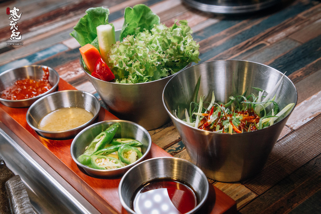 【中肯‧食記】咚咚家dondonga韓式豬肉專賣-忠孝店‧捷運忠孝敦化站｜香草豬配上夢幻伊比利豬‧不輸首爾的正宗韓風烤肉！