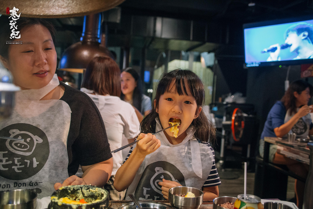 【中肯‧食記】咚咚家dondonga韓式豬肉專賣-忠孝店‧捷運忠孝敦化站｜香草豬配上夢幻伊比利豬‧不輸首爾的正宗韓風烤肉！