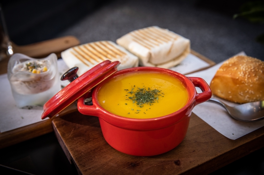 Together cafe｜美食新選擇永康街不是只有小籠包，咖哩牛肉焗飯、熱磚壓餅都好吃｜永康街咖啡店推薦