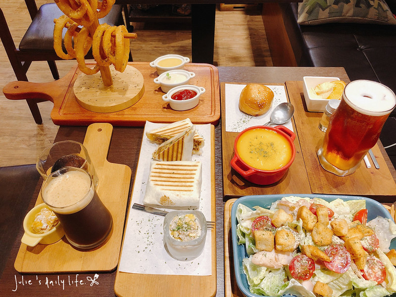 Together Cafe,下午茶,午餐,台北永康商圈咖啡,咖啡,晚餐,東門捷運站,東門站,永康街,永康街咖啡,永康街美食,美食,聚會推薦,蜜糖吐司,超值,輕食 @跟著Julie一起走吧