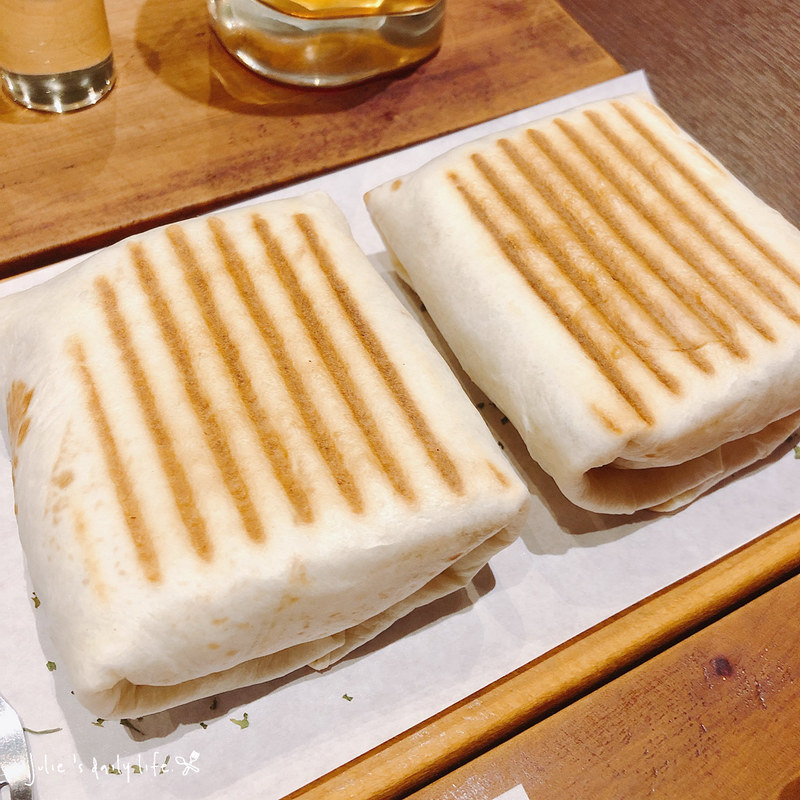 Together Cafe,下午茶,午餐,台北永康商圈咖啡,咖啡,晚餐,東門捷運站,東門站,永康街,永康街咖啡,永康街美食,美食,聚會推薦,蜜糖吐司,超值,輕食 @跟著Julie一起走吧